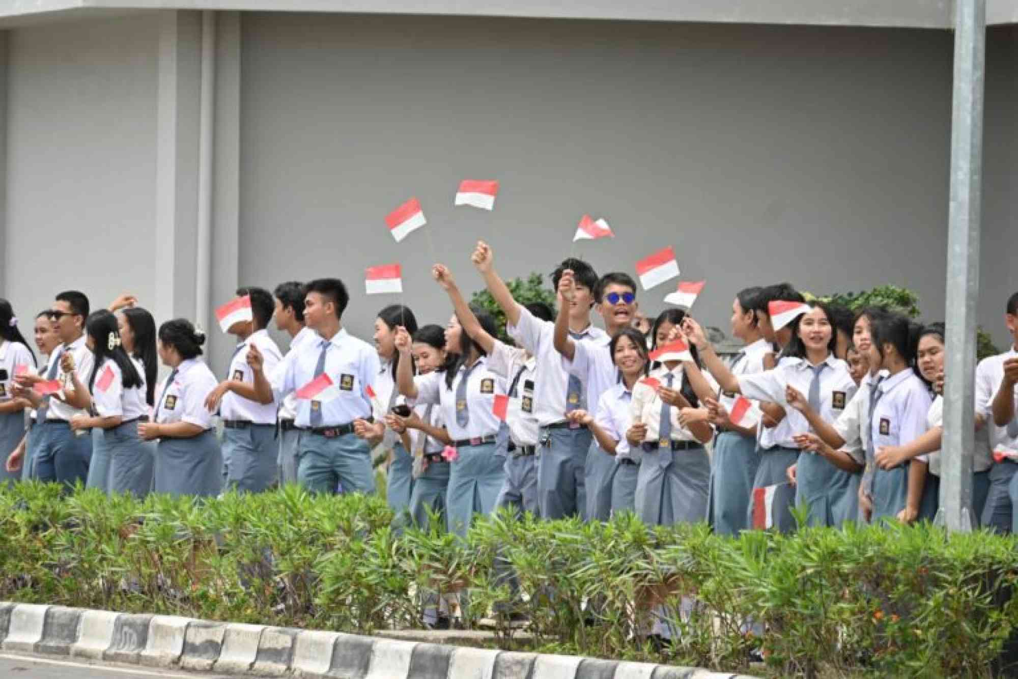 Antusiasme Ratusan Siswa dan Mahasiswa Sambut Gubernur Baru Kalteng, Agustiar Sabran dan Edy Pratowo
